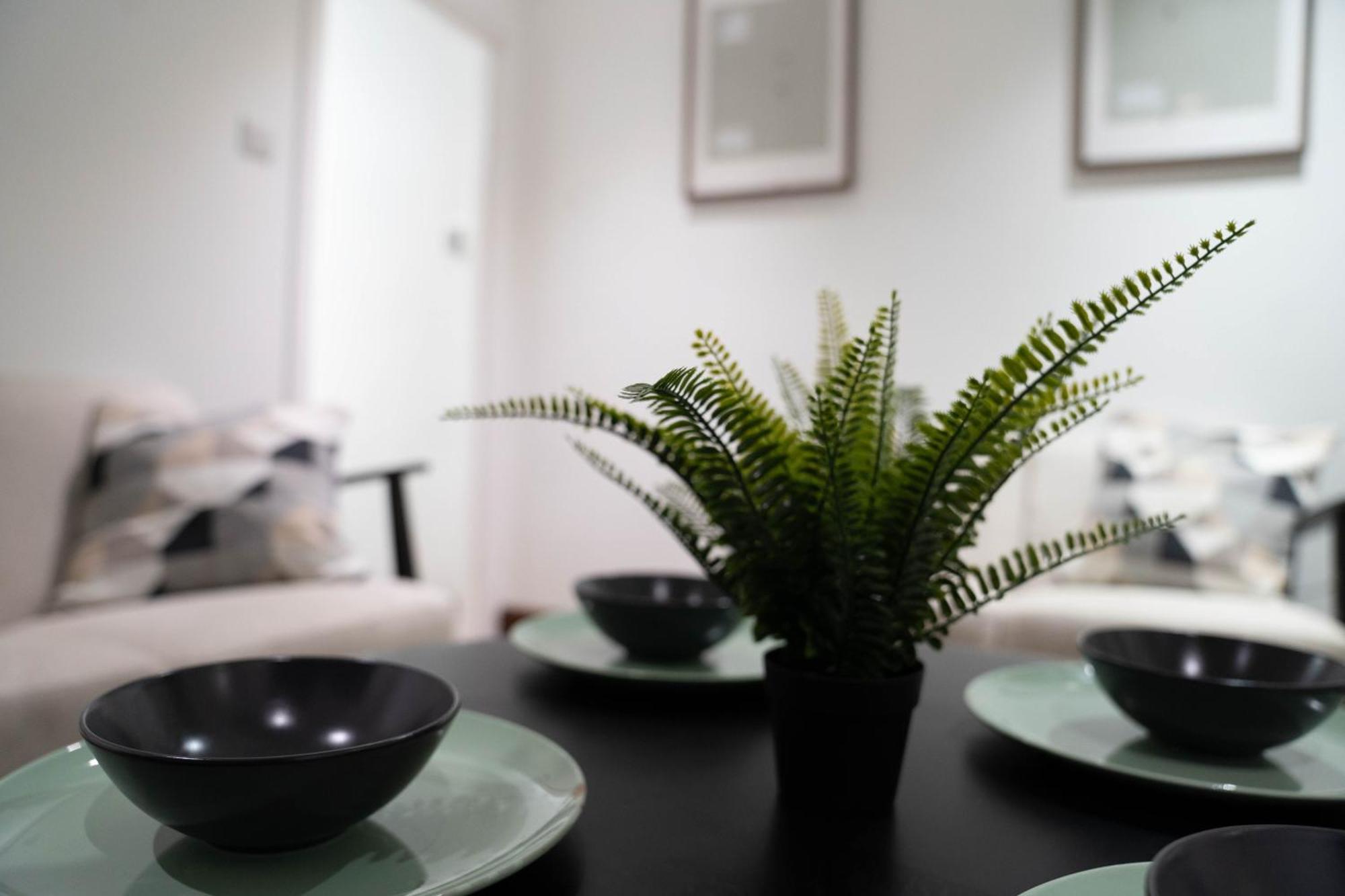 Modern, Cozy 3-bed House In Perfect For Families, Contractors And Groups! * Londres