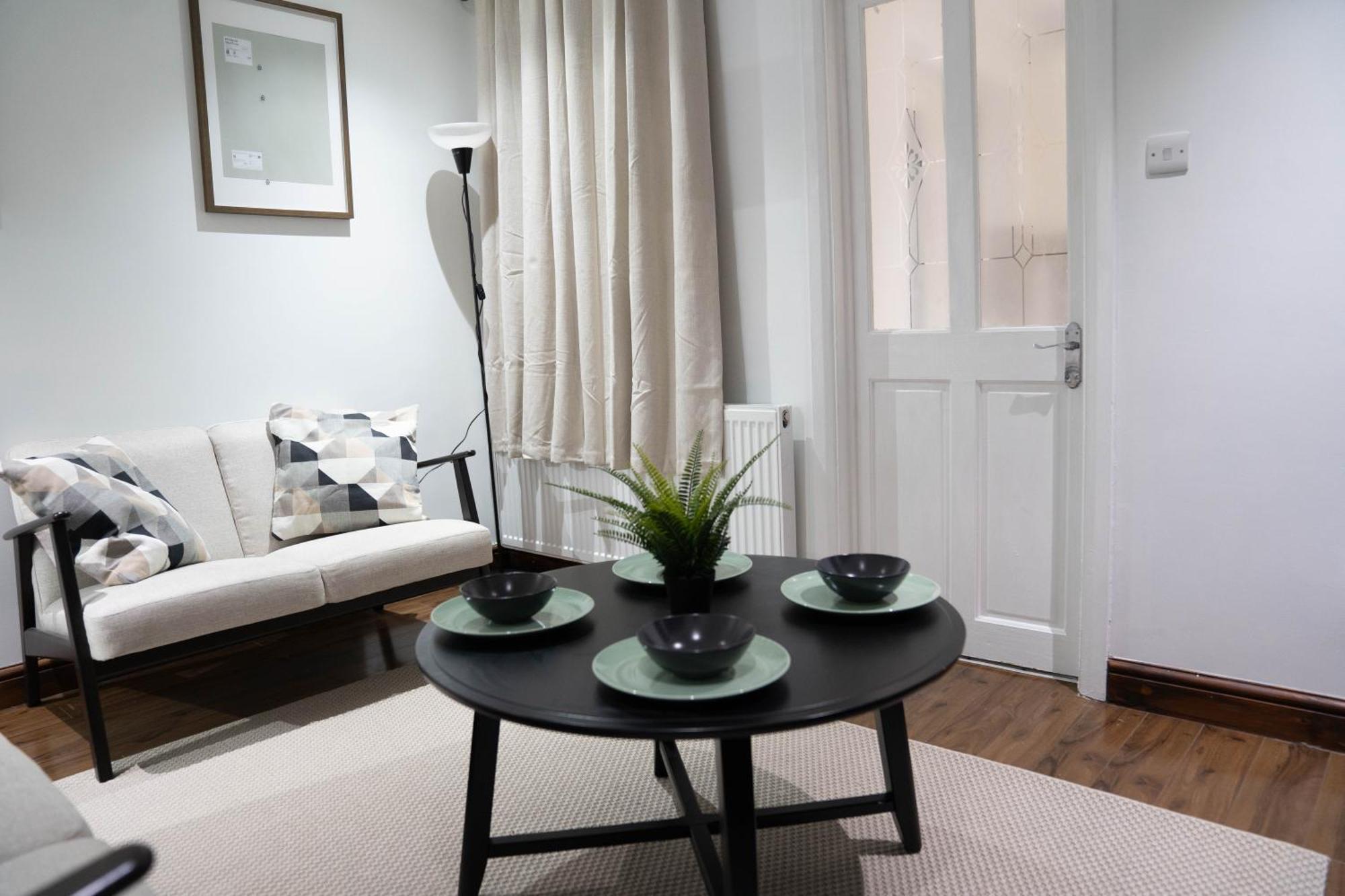 Apartamento Modern, Cozy 3-bed House In Perfect For Families, Contractors And Groups! Londres