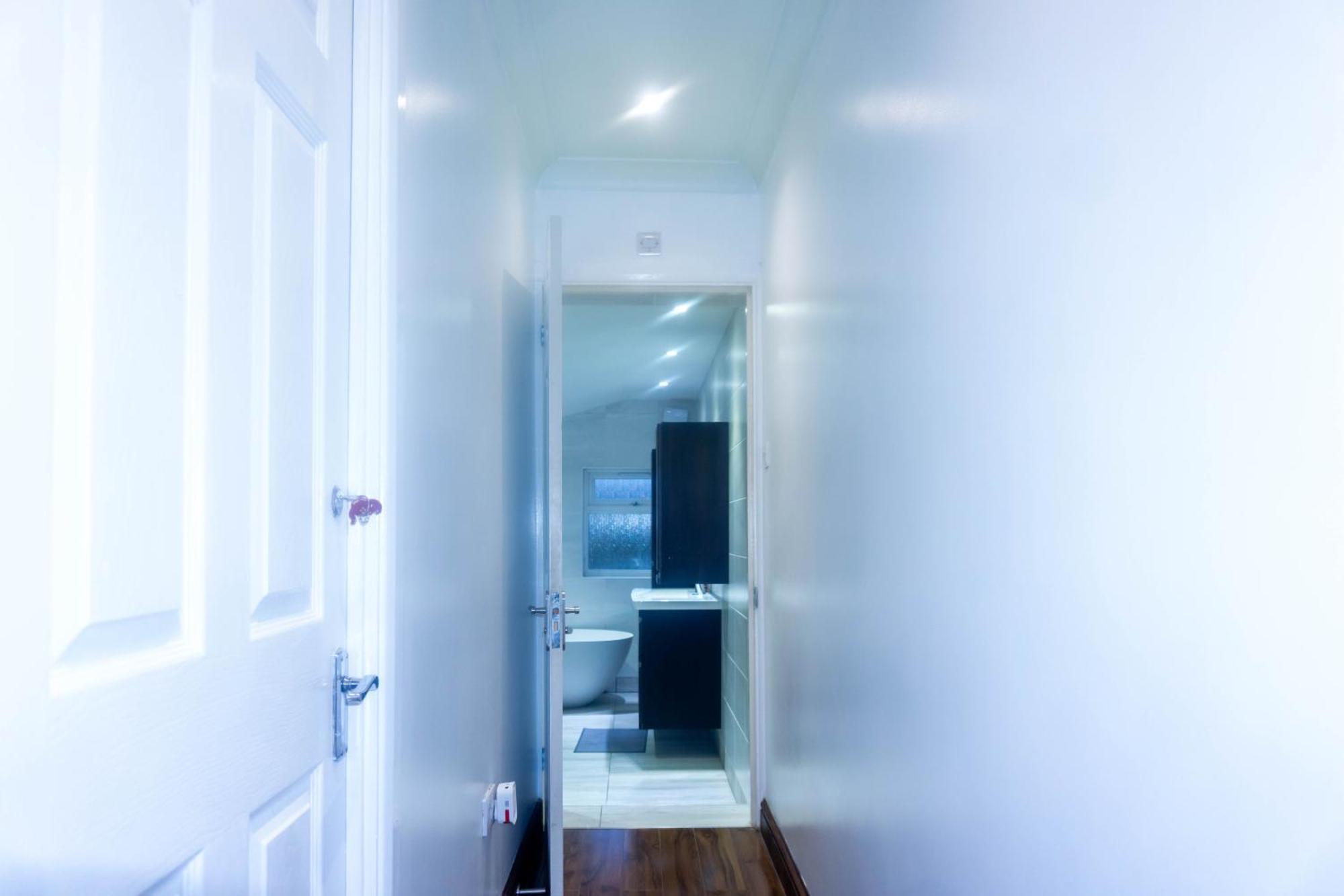 Modern, Cozy 3-bed House In Perfect For Families, Contractors And Groups! * Londres