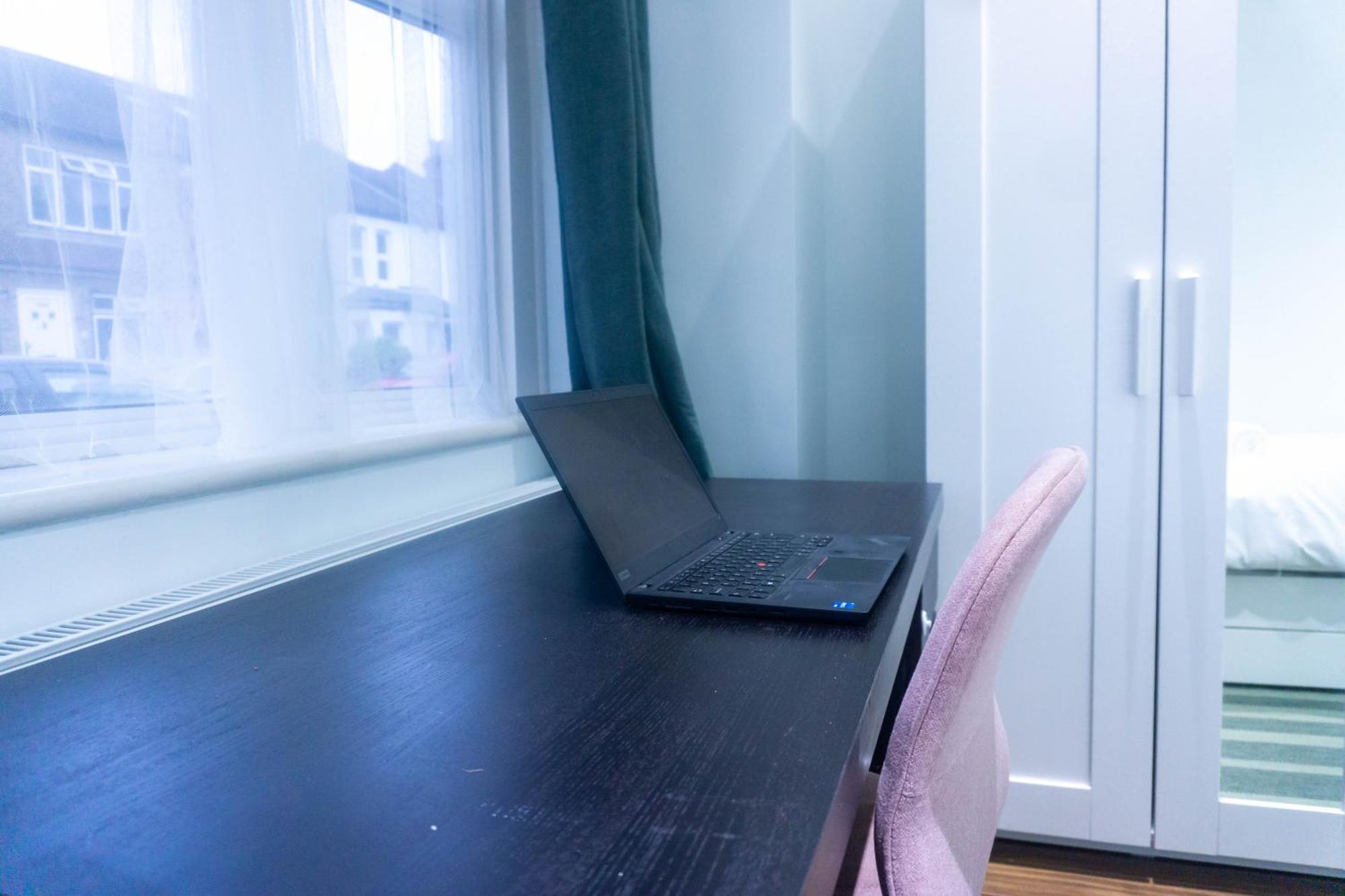Modern, Cozy 3-bed House In Perfect For Families, Contractors And Groups! Apartamento Londres