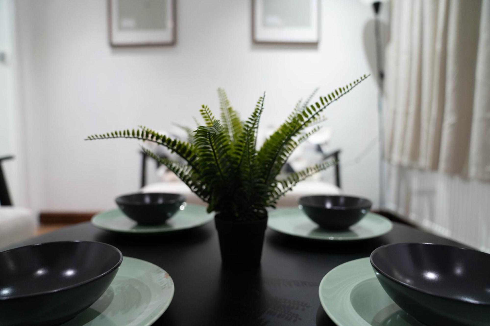 Modern, Cozy 3-bed House In Perfect For Families, Contractors And Groups! Apartamento Londres