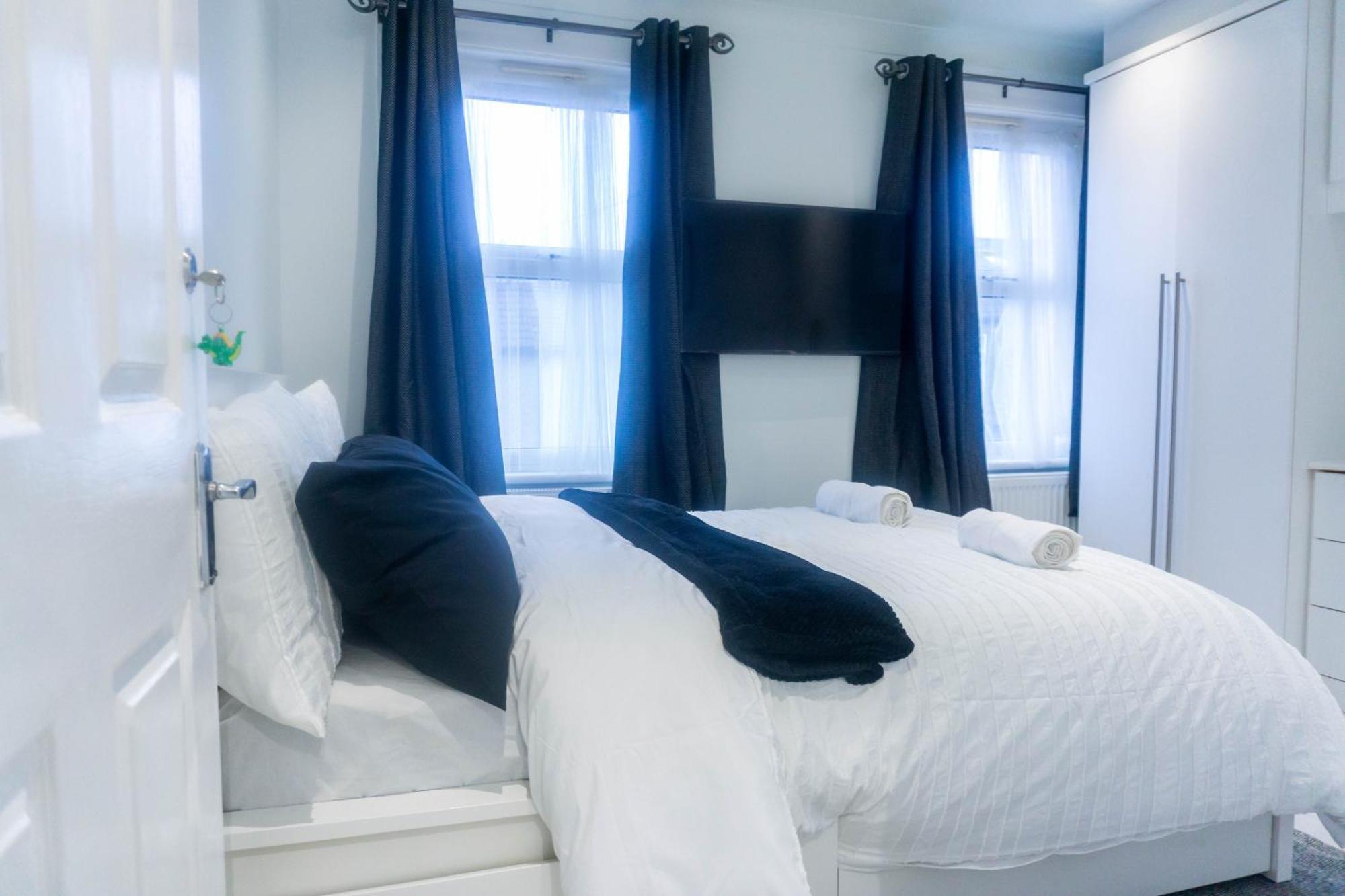 Modern, Cozy 3-bed House In Perfect For Families, Contractors And Groups! Apartamento Londres