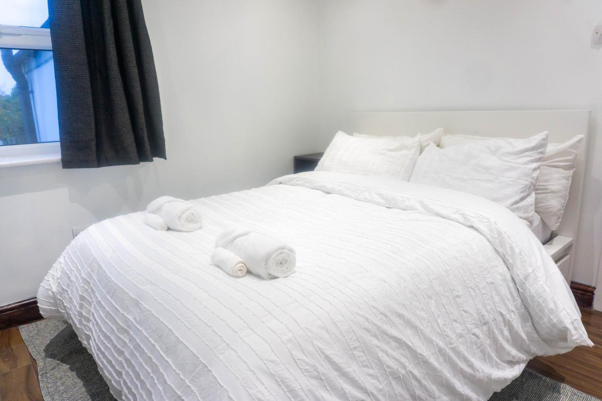 Modern, Cozy 3-bed House In Perfect For Families, Contractors And Groups! Londres