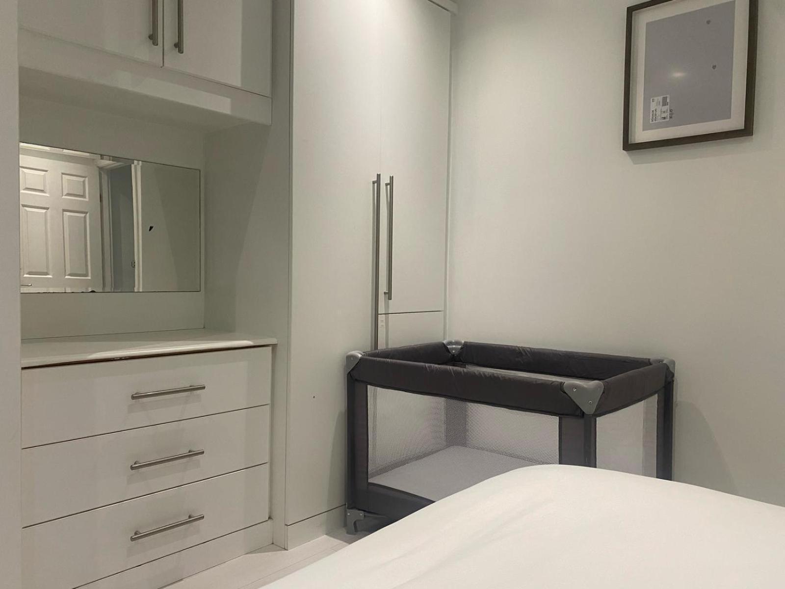 Modern, Cozy 3-bed House In Perfect For Families, Contractors And Groups! Apartamento Londres